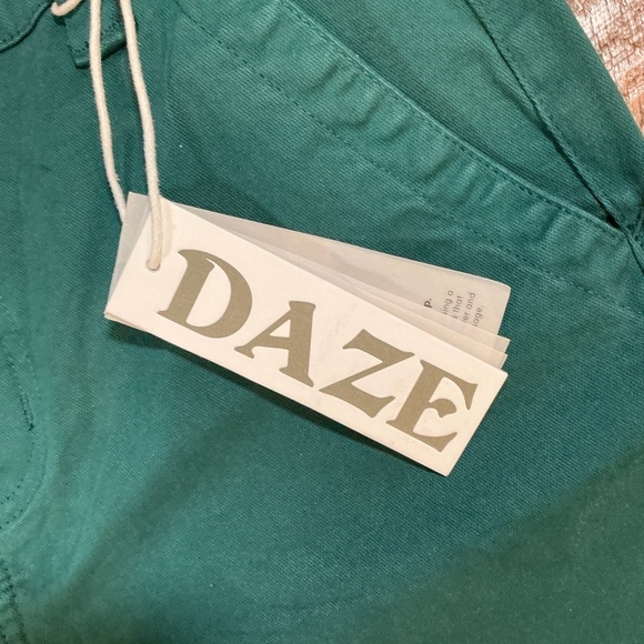 Daze Denim The Flirt Mid Rise Flare Jeans Women’s Size 29 Blue Grass NWT - Picture 8 of 12